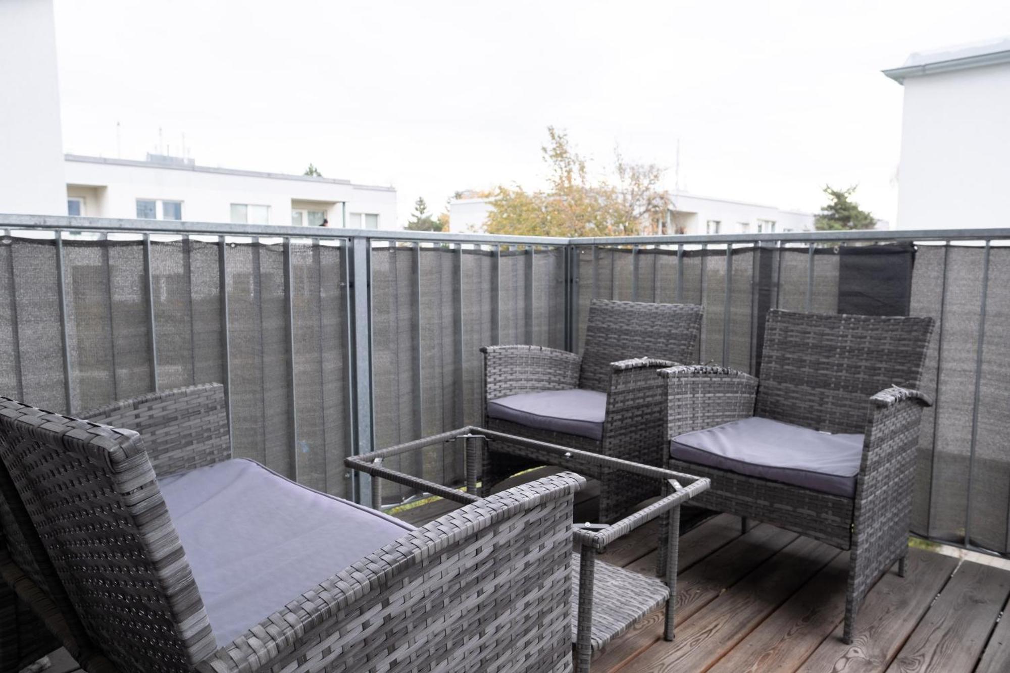 Modern W/ Cozy Balcony Near City Center Appartement *