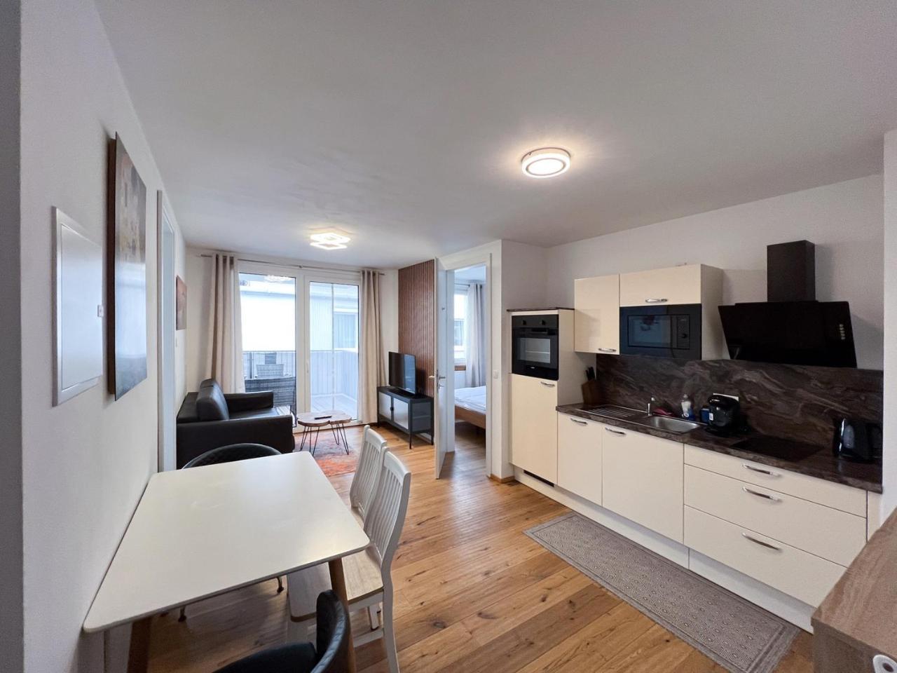 Appartement Modern W/ Cozy Balcony Near City Center