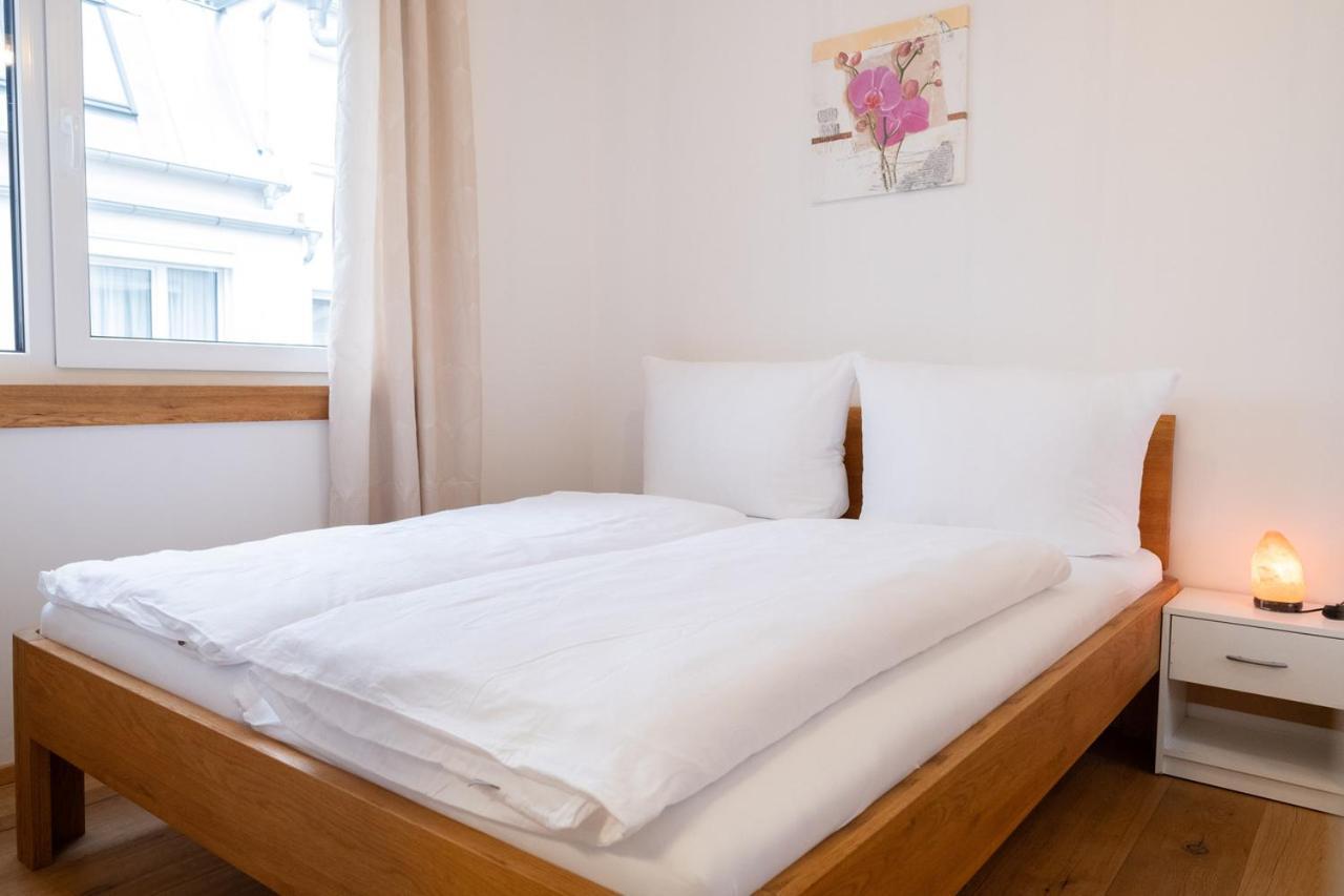 Modern W/ Cozy Balcony Near City Center Appartement Wenen