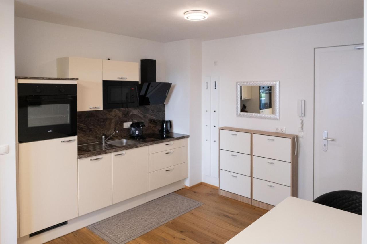 Appartement Modern W/ Cozy Balcony Near City Center Wenen
