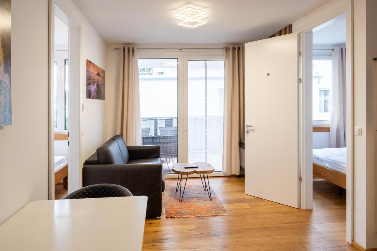 Modern W/ Cozy Balcony Near City Center Appartement Wenen