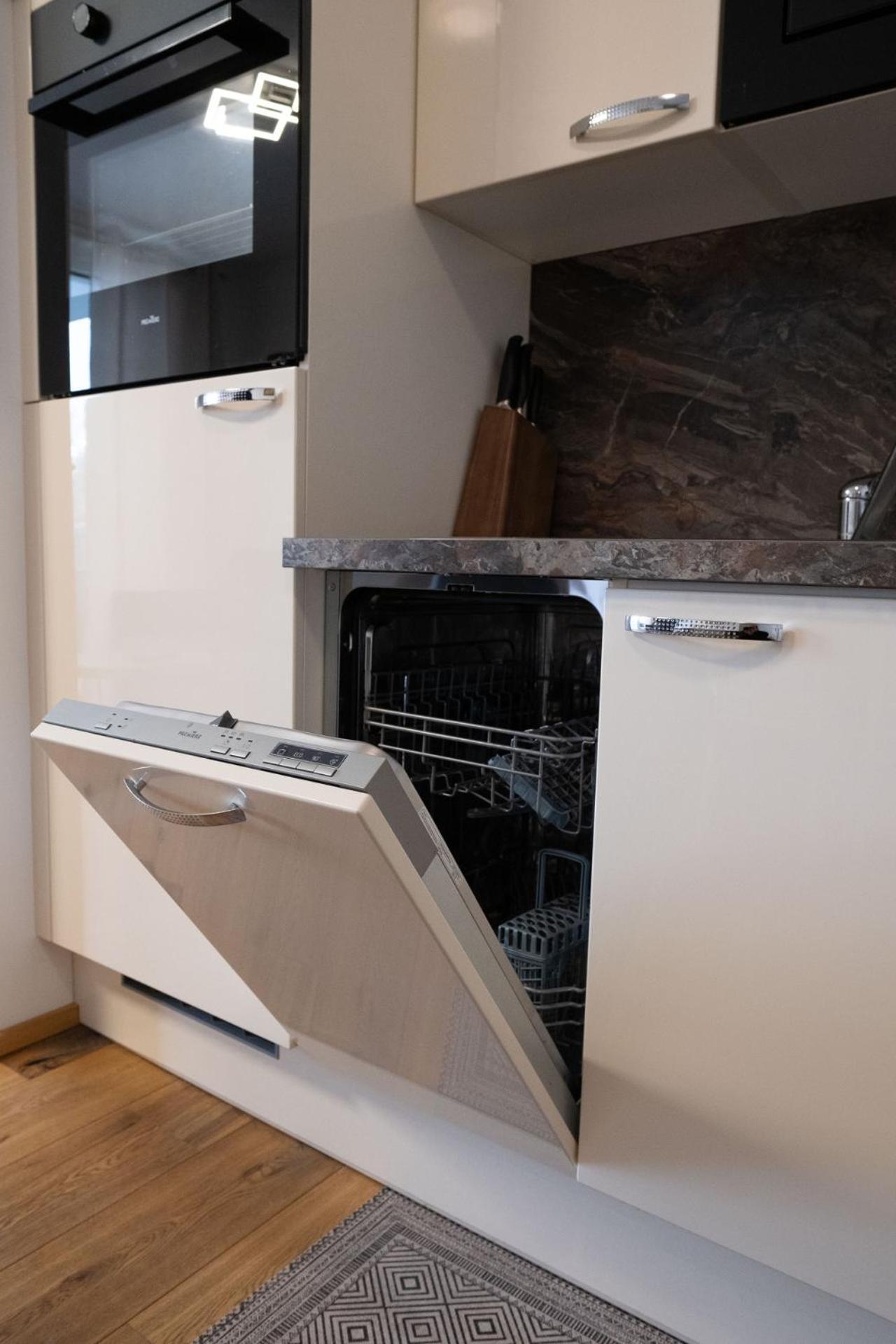 Modern W/ Cozy Balcony Near City Center Appartement