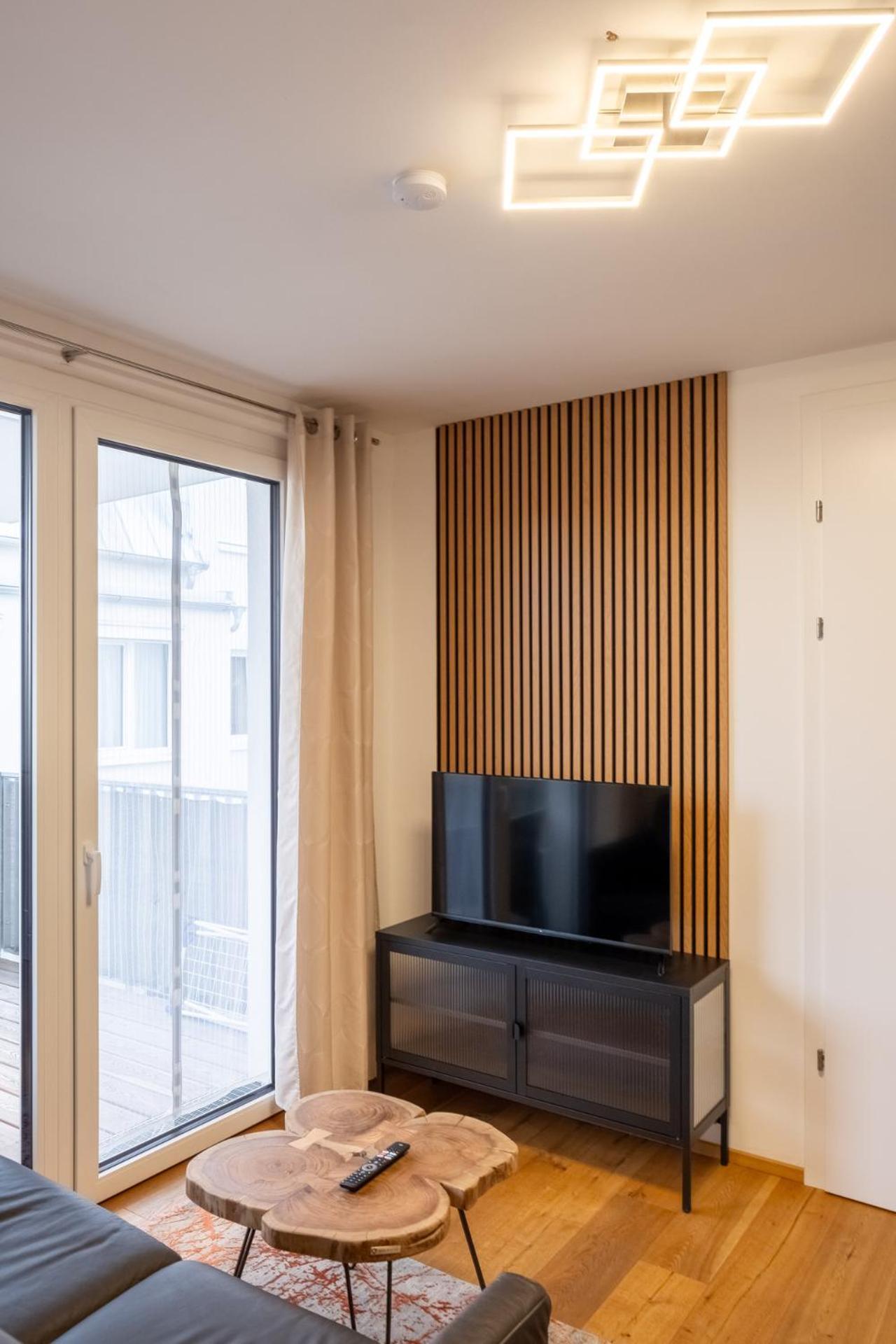 Appartement Modern W/ Cozy Balcony Near City Center